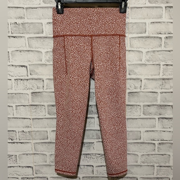 NWOT! Women’s Athleta Salutation Stash textured rust/white cheetah leggings XSP - Picture 2 of 5